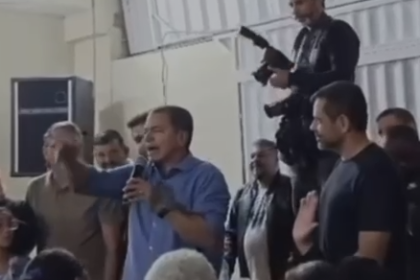 Mais um sobrenome: prefeito declara apoio e vira “Frederico Paes Garotinho Dauaire”