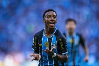 Grêmio aceita proposta de R$ 70 milhões do futebol europeu por joia campista