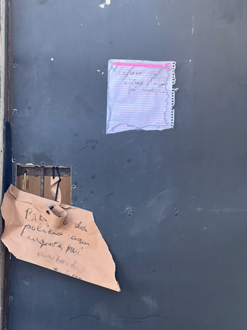 Bilhete colado em portão salva idosa que era mantida em cárcere privado pelo filho em Campos; homem foi preso Bilhete colado em portão salva idosa que era mantida em cárcere privado pelo filho em Campos; homem foi preso