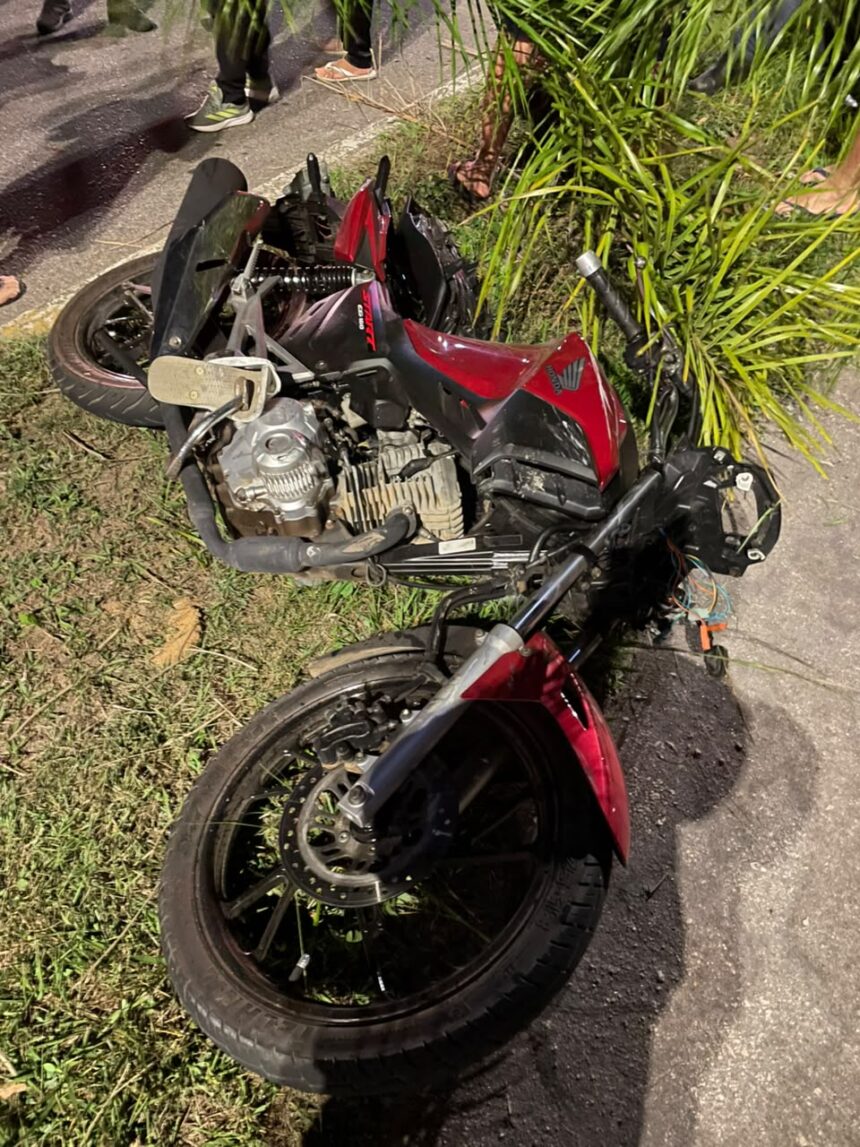 Homens com moto roubada em São João da Barra sofrem acidente em Campos e acabam presos