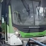 Vídeo: Ônibus perde o freio e colide com ciclovia em Campos