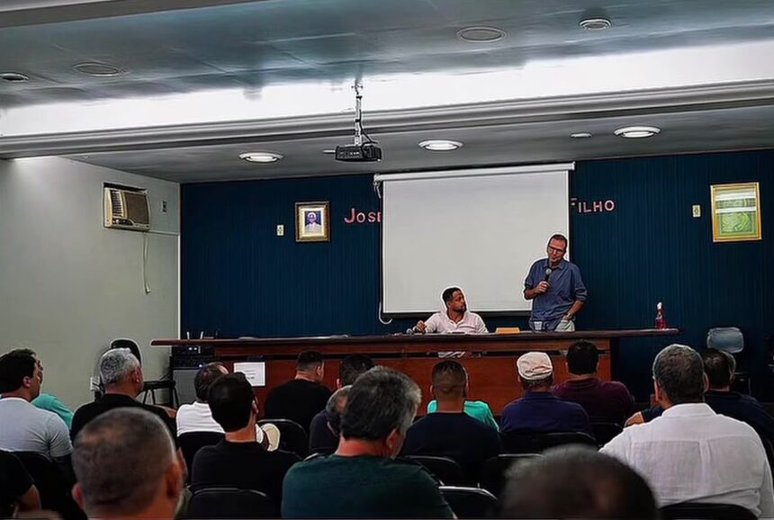 Após encontro com ceramistas, Eduardo Paes propõe projetos para conclusão da obra na RJ-238 e segurança na Baixada Campista Após encontro com ceramistas, Eduardo Paes propõe projetos para conclusão da obra na RJ-238 e segurança na Baixada Campista