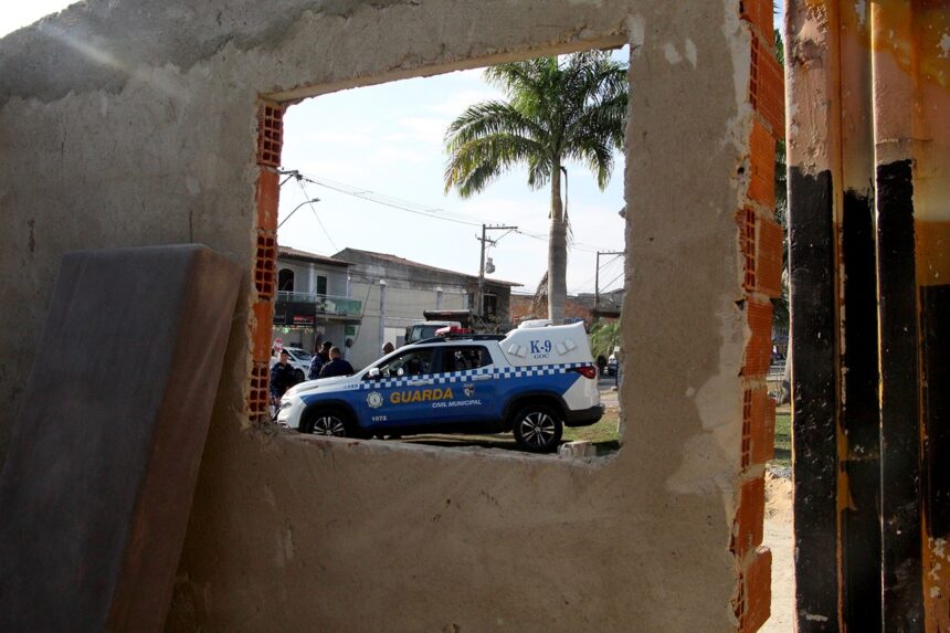 Choque de ordem: Prefeitura de Campos intensifica combate a construções irregulares em áreas públicas Choque de ordem: Prefeitura de Campos intensifica combate a construções irregulares em áreas públicas