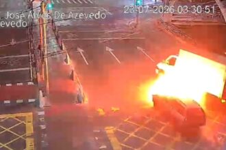 Imagens mostram momento exato de colisão que deixou caminhão em chamas na Av. 28 de Março
