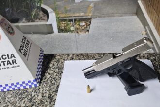 Homem é preso por porte ilegal de arma antes do show de MC Poze em Campos