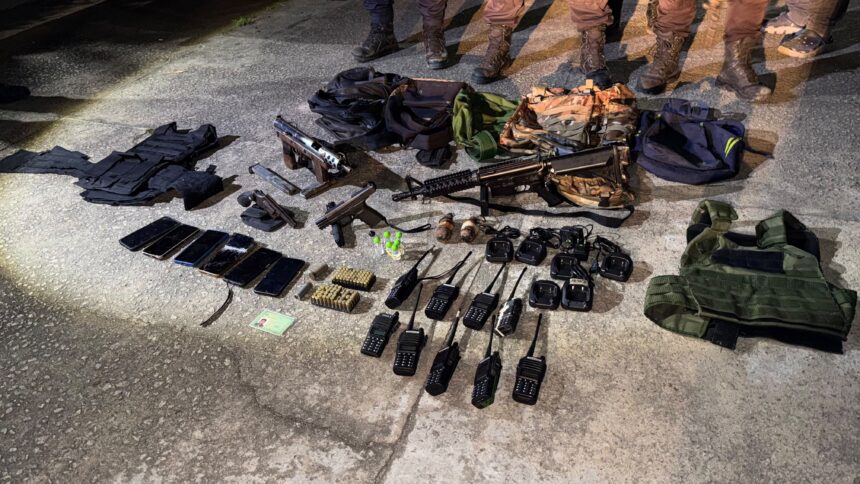 Operação da PM prende seis criminosos e apreende adolescente com armas e explosivos em Conceição de Macabu Operação da PM prende seis criminosos e apreende adolescente com armas e explosivos em Conceição de Macabu