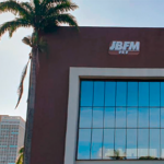 Em parceria com o jornalismo do Manchete RJ, rádio JBFM chega a Campos e Macaé