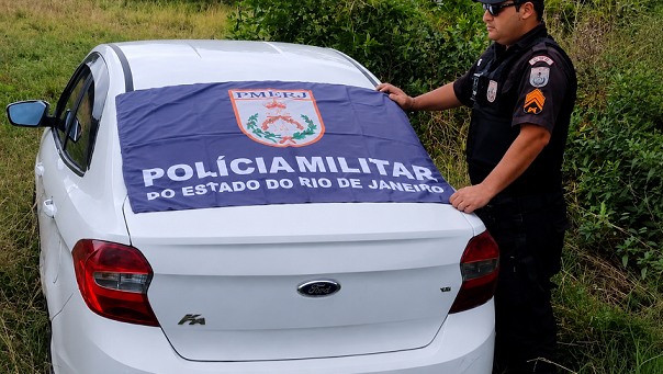 Carro roubado durante assalto em Campos é recuperado pela PM em Grussaí Carro roubado durante assalto em Campos é recuperado pela PM em Grussaí