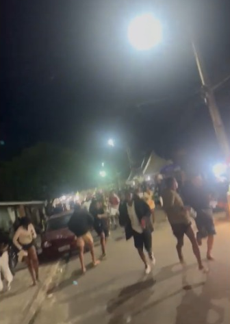 VÍDEO: Suposta invasão de homens armados provoca correria durante arraiá em Campos VÍDEO: Suposta invasão de homens armados provoca correria durante arraiá em Campos