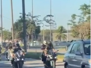 VÍDEO: Amigos fazem cortejo após sepultamento de mecânico da oficina Universo Off Road Campos