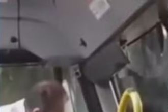 VÍDEO: Passageira e motorista se envolvem em briga com socos e mordidas em ônibus no Rio