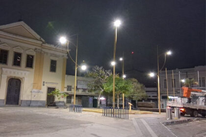 Seguindo calendário do “Centro Mais Seguro”, Praça Tiradentes recebe reforço de iluminação