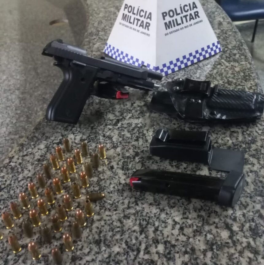 Suspeito é preso após atirar contra homem durante briga de bar em São Francisco Suspeito é preso após atirar contra homem durante briga de bar em São Francisco
