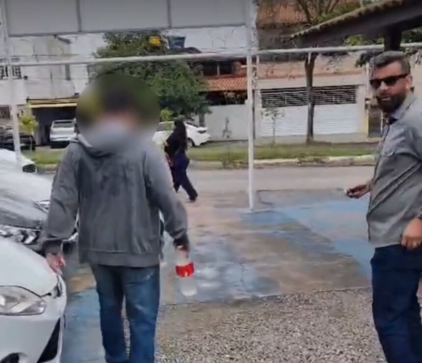 Dono de agência de veículos em Campos é preso por negociar carro roubado Dono de agência de veículos em Campos é preso por negociar carro roubado
