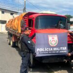 PM recupera em Campos caminhão roubado com carga avaliada em R$ 24 mil