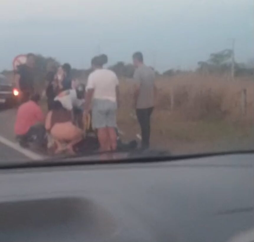 Acidente com moto deixa duas pessoas feridas na BR-356 entre Campos e SJB Acidente com moto deixa duas pessoas feridas na BR-356 entre Campos e SJB