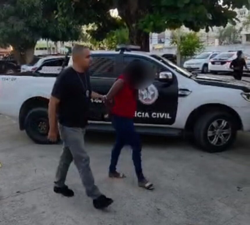 Condenada por agredir a mãe e esfaquear o companheiro dela após discussão familiar é presa em Campos Condenada por agredir a mãe e esfaquear o companheiro dela após discussão familiar é presa em Campos