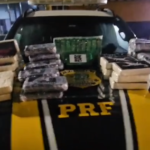 PF encontra 50 tabletes de cocaína escondidos em porta-malas de veículo em Casimiro de Abreu