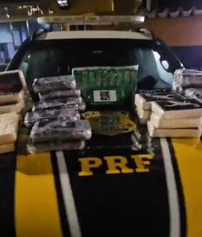PF encontra 50 tabletes de cocaína escondidos em porta-malas de veículo em Casimiro de Abreu PF encontra 50 tabletes de cocaína escondidos em porta-malas de veículo em Casimiro de Abreu