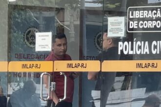 Familiares aguardam identificação dos corpos de colombianas mortas em queda de helicóptero