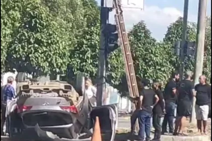 Acidente entre carros provoca capotamento e deixa uma pessoa ferida em Campos
