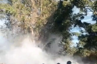 Carro pega fogo após pane mecânica na BR-101, em Campos
