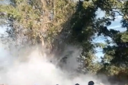 Carro pega fogo após pane mecânica na BR-101, em Campos