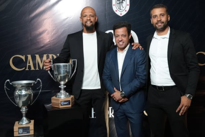 Americano celebra título e acesso em festa, mas já mira a primeira divisão