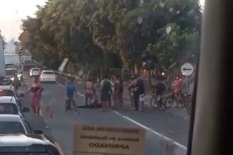 Mulher é socorrida em estado grave após ser atropelada na BR-101 em Campos