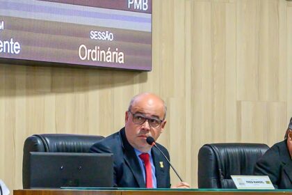 Com mudanças e homenagens, Câmara de Campos retorna às sessões após recesso