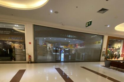 Casas Bahia fecha unidade no Partage Campos em meio ao encerramento de 298 lojas no país