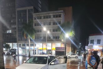 Motorista que invadiu Praça São Salvador estava sob efeito de álcool e foi detido