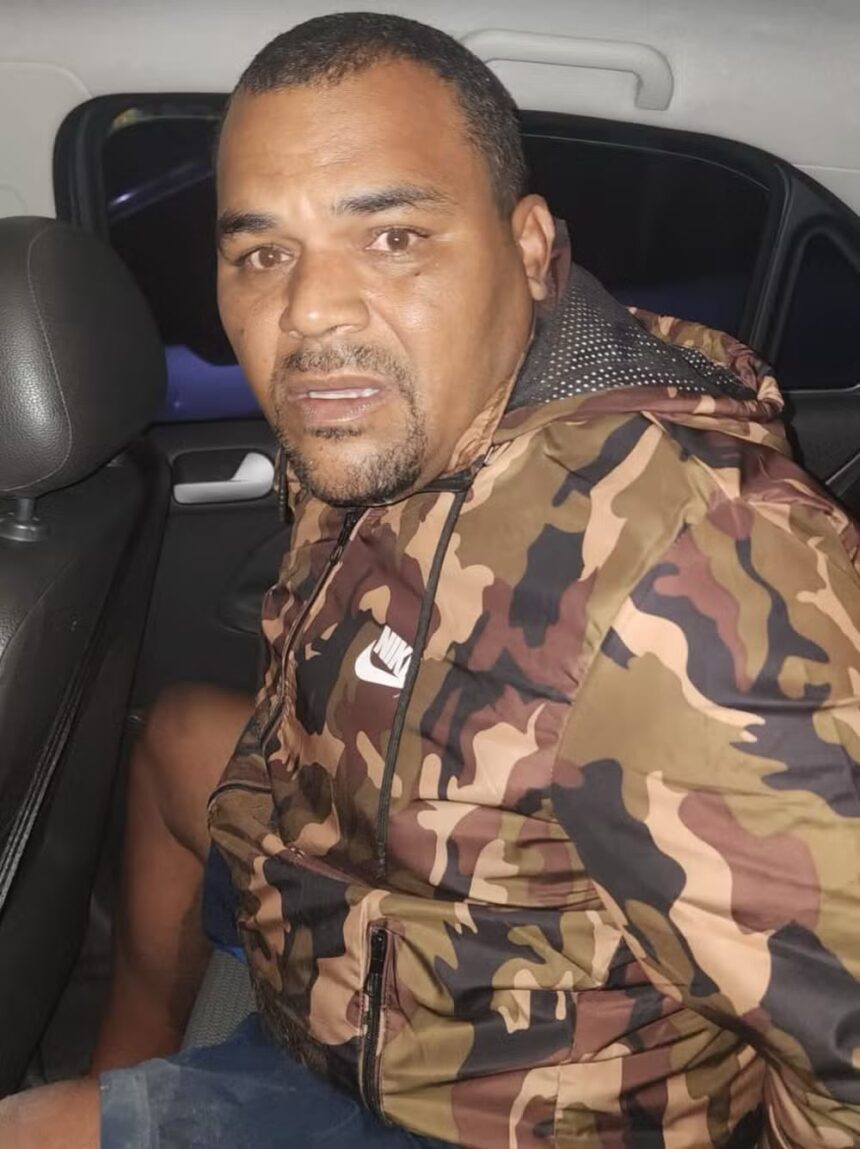 VÍDEO: “Beira-Mar de Niterói”, responsável pelo abastecimento de armas e drogas do CV, é preso no Rio VÍDEO: “Beira-Mar de Niterói”, responsável pelo abastecimento de armas e drogas do CV, é preso no Rio