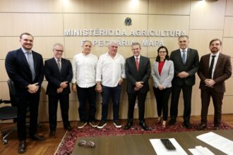 Presidente da Coagro se reúne com ministro da Agricultura e apresenta demandas da região em Brasília
