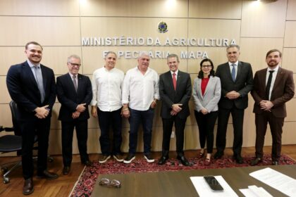 Presidente da Coagro se reúne com ministro da Agricultura e apresenta demandas da região em Brasília