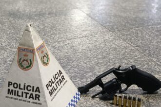 Homem atira na mulher e tenta tirar a própria vida em seguida