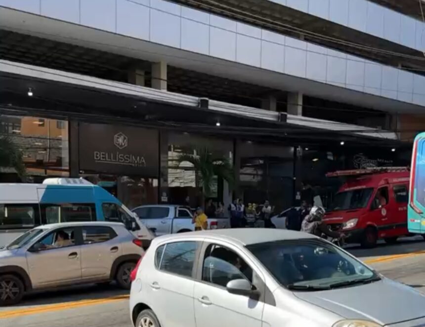 Mulher é assassinada a facadas pelo ex-companheiro enquanto trabalhava em Macaé Mulher é assassinada a facadas pelo ex-companheiro enquanto trabalhava em Macaé
