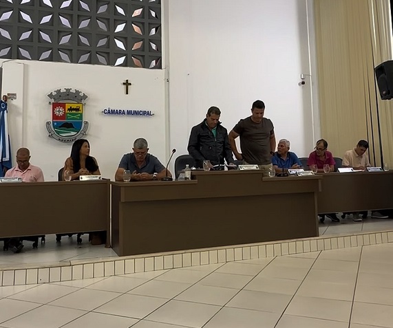 Câmara de Aperibé aprova auxílio-alimentação de R$ 1 mil para vereadores Câmara de Aperibé aprova auxílio-alimentação de R$ 1 mil para vereadores