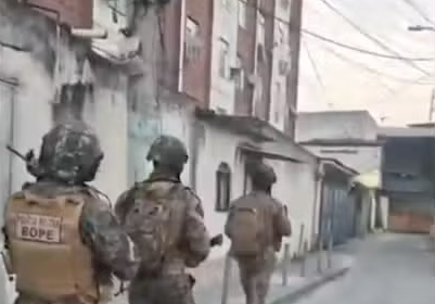 VÍDEO: Operação no Rio fecha Avenida Brasil, tem tiroteio e motorista é atingido por bala perdida