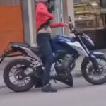 VÍDEO: Assaltante não consegue fugir após ter chave de moto usada em crimes furtada e acaba preso no Rio