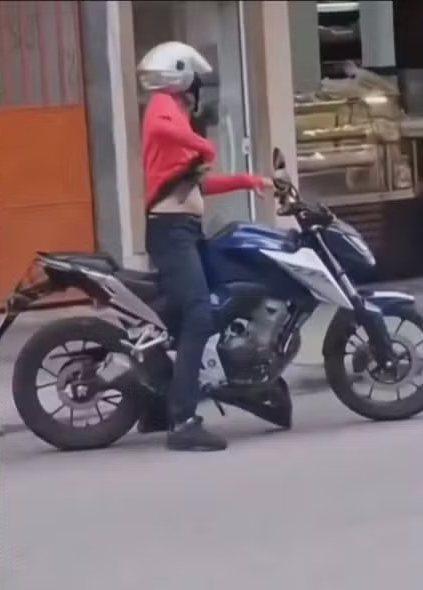VÍDEO: Assaltante não consegue fugir após ter chave de moto usada em crimes furtada e acaba preso no Rio VÍDEO: Assaltante não consegue fugir após ter chave de moto usada em crimes furtada e acaba preso no Rio