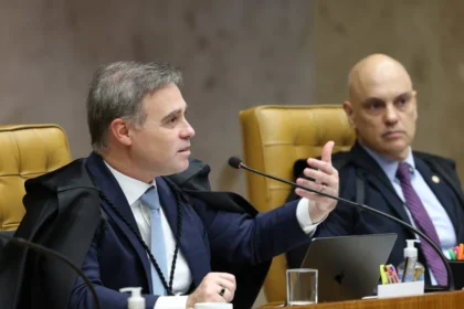 Após pedido de vista de Dino, STF tem 4 a 3 pela separação das análises sobre Moraes e Mendonça