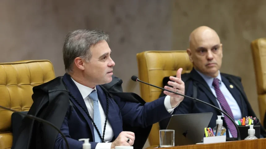 Após pedido de vista de Dino, STF tem 4 a 3 pela separação das análises sobre Moraes e Mendonça