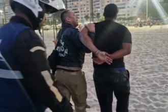 VÍDEO: Homem é preso no Rio após vender biscoito e biquíni por R$ 1 mil a colombiano