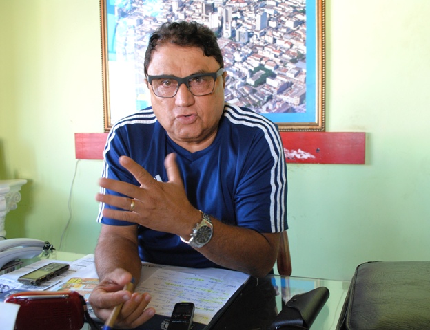 Radialista Barbosa Lemos recebe alta após internação em UTI