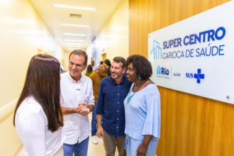 Líder nas pesquisas, Eduardo Paes promete oito Super Centros de Especialidades para reduzir filas na saúde do RJ