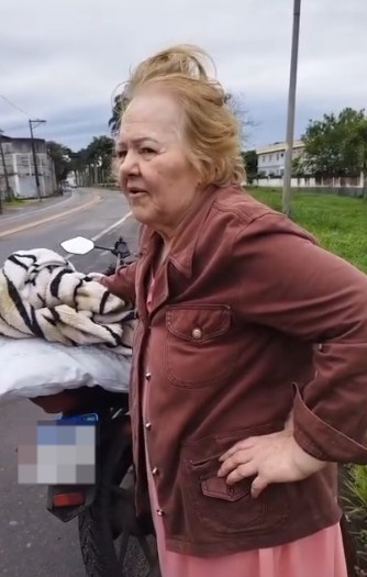 Idosa que apareceu desorientada na BR-101 em Campos é localizada por familiares Idosa que apareceu desorientada na BR-101 em Campos é localizada por familiares