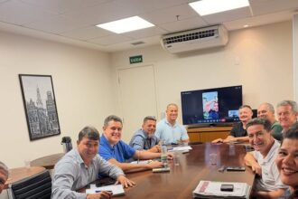 Candidato a deputado estadual, Thiago Virgilio se reúne com prefeito e time forte do governo