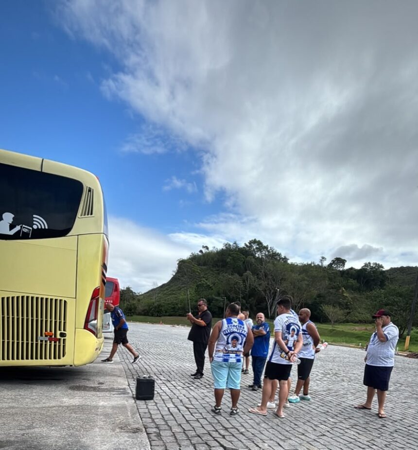 Torcedores do Goytacaz alegam prejuízo de mais de R$ 5 mil em caravana após ônibus quebrar e motorista não prestar suporte