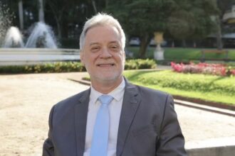 Governador em exercício recria Secretaria de Ciência e Tecnologia e nomeia ex-reitor da UFF como novo secretário